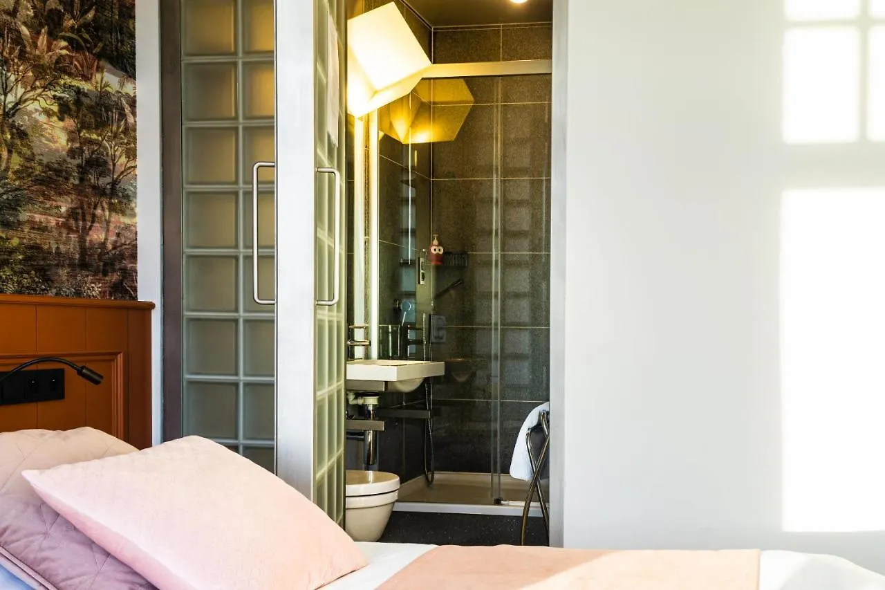 לינה וארוחת בוקר ברוז' B&B Contrast