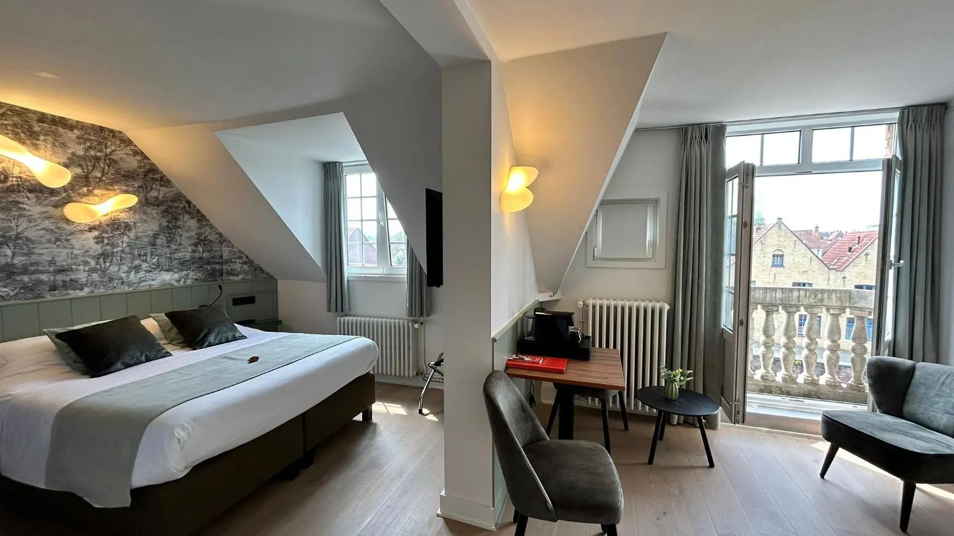 לינה וארוחת בוקר ברוז' B&B Contrast